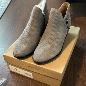 Lucky Brand Women’s Size 7 M Titanium Fhuna Suede booties NWT
